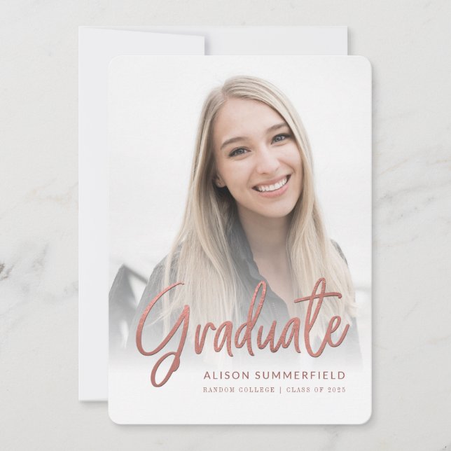 Anúncio Formando de Script Dourado Rosa de Graduação 2025 (Frente)