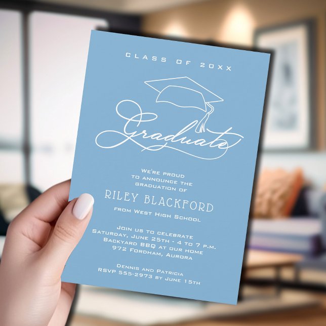 Anúncio Formando Hat Pó Graduação Azul (Powder blue graduation announcement cards feature your details in chic white lettering.)