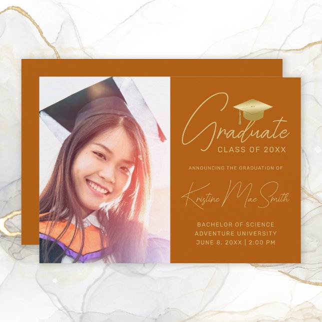 Anúncio Formandos de Fotografia de Script Dourado Laranja  (Modern Orange Gold Scropt Graduation Announcement)