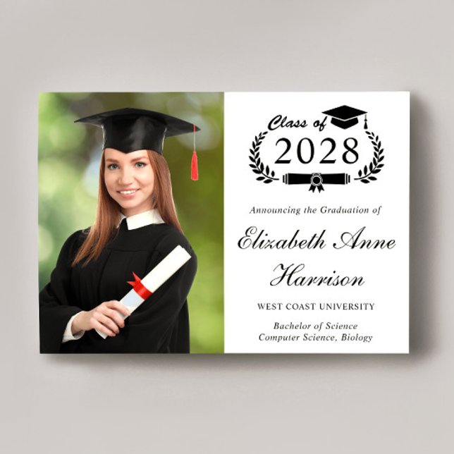 Anúncio Formandos de Fotografia de Script Elegante (Cherish the milestone: share your graduate's achievement with a custom photo graduation announcement)