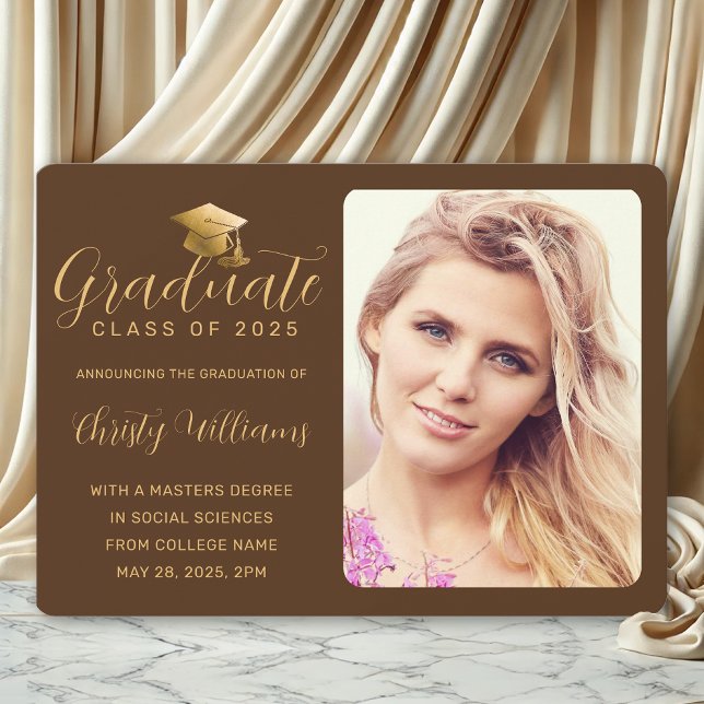 Anúncio Formandos de Fotografia Dourada Elegante Brown (Brown and Gold Photo graduation Announcement for College Grads )