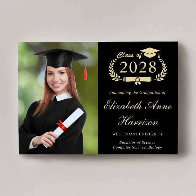Anúncio Formandos Dourado de Foto de Script Elegante (An elegant college graduation announcement to celebrate the graduate's achievements)