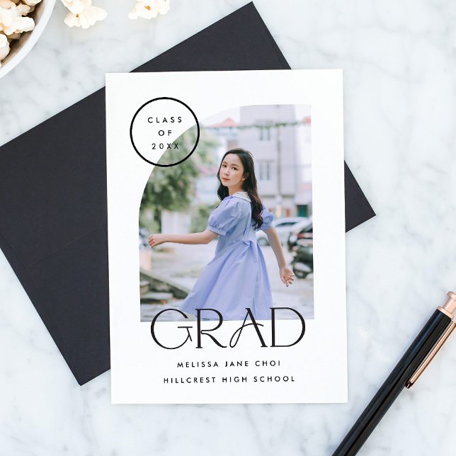 Anúncio Formatura Arco Curvado Minimalista Simples Moderna (modern, simple, minimalist graduation photo announcement with curved arch photo frame)