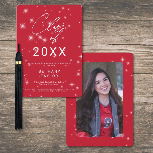 Anúncio Formatura Brilho Vermelho e Branco Moderno (Modern Red & White Sparkle Graduation Announcement)