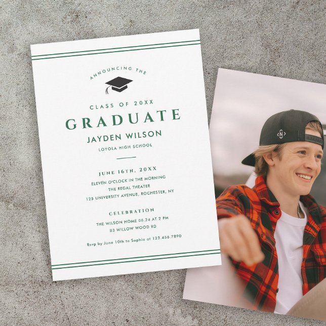 Anúncio Formatura de Foto Esportiva Simples Verde e Branco (Green and white photo graduation announcements.)