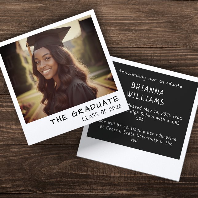 Anúncio Foto de Câmera Instantânea Gradução Retro (Instant Camera Photo Retro Graduation Announcement
)