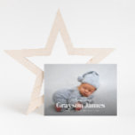 Anúncio Foto de Cheio Simplesmente Elegante com Nascimento<br><div class="desc">Doce e simples com tipografia elegante com foto de cheio. A parte traseira apresenta uma colagem de 3 fotos e espaço para texto personalizado adicional.</div>