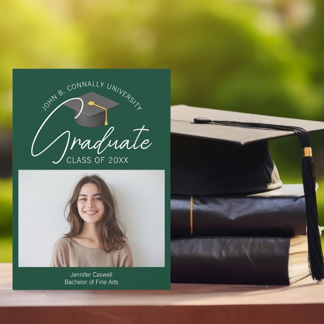 Anúncio Foto de Graduada Chic Verde Escuro 2026 Graduação (Criador carregado)