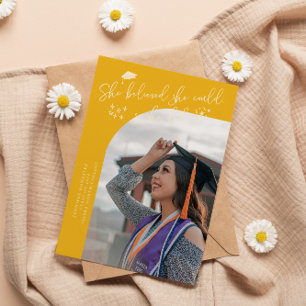 Anúncio Fotos de Graduada Curvada Amarelo Acreditou