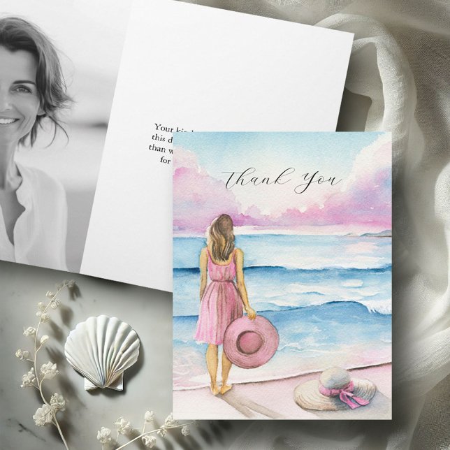 Anúncio Funeral de Fotografia Personalizada Obrigado Cartõ (Funeral thank you card watercolor woman and beach scene with hats in pink Victoria Grigaliunas)