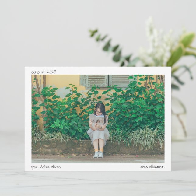 Anúncio Graduação de Foto com Formando Manuscrito Minimali (Em pé/Frente)