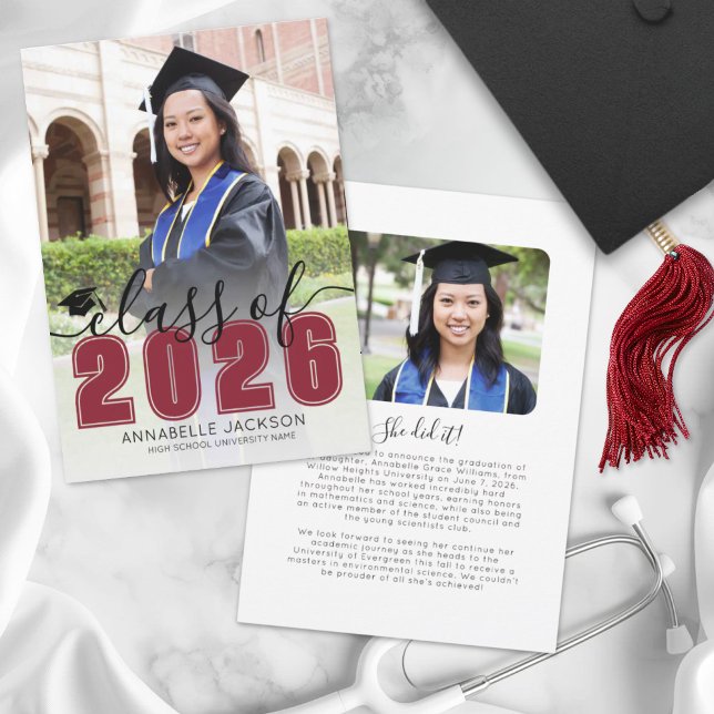 Anúncio Graduação de Foto de Graduado em Script Vermelho (Simple Red Script Graduate Photo Graduation Announcement)