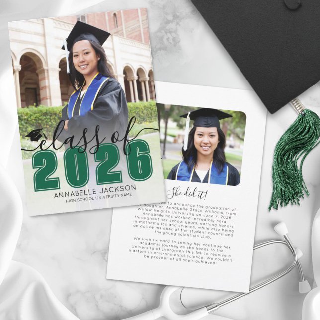 Anúncio Graduação de Foto de Graduado Verde (Simple Green Script Graduate Photo Graduation Announcement)