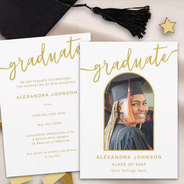 Anúncio Graduação de Foto do Arch Moderno (Modern trendy arch photo white and gold script graduation announcement card)