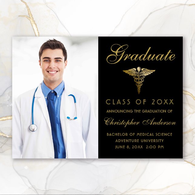 Anúncio Graduação de Foto Dourada Caduceus Preto Médico (Medical Black Gold Caduceus Photo Graduation Announcement)