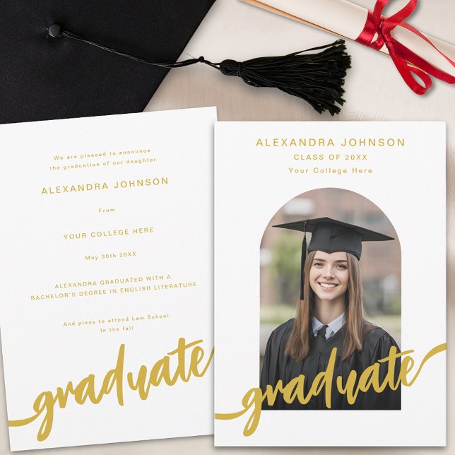 Anúncio Graduação de Foto em Arco de Script Dourado Elegan (Elegant gold script arch photo Graduation announcement card stylish modern design)
