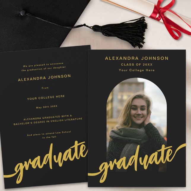 Anúncio Graduação de Foto em Arco Moderno (Modern black and gold script arch photo Graduation announcement card )
