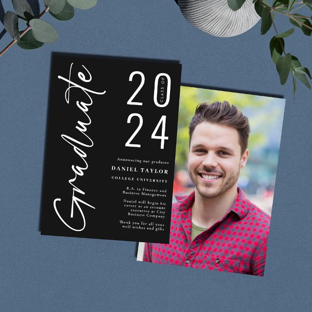 Anúncio Graduação de Foto em Preto 2024 com Script Moderno (Criador carregado)