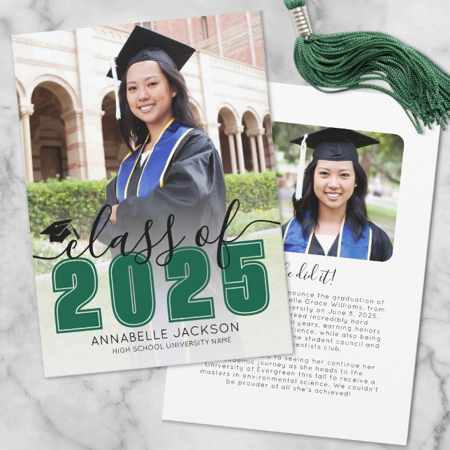 Anúncio Graduação de Fotografias com Formando de Script Ve (Simple Green Script Graduate Photo Graduation Announcement)