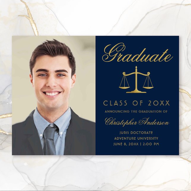 Anúncio Graduação de Fotos de Script Dourado Azul do Lawye (Navy Blue and Gold Scales of Justice Photo Graduation Announcement for Lawyers)