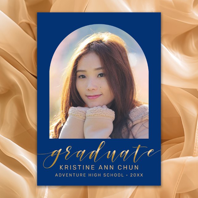 Anúncio Graduação de Fotos do Script Dourado Arch Azul Ele (Blue with Gold Script Photo Graduation Announcement)