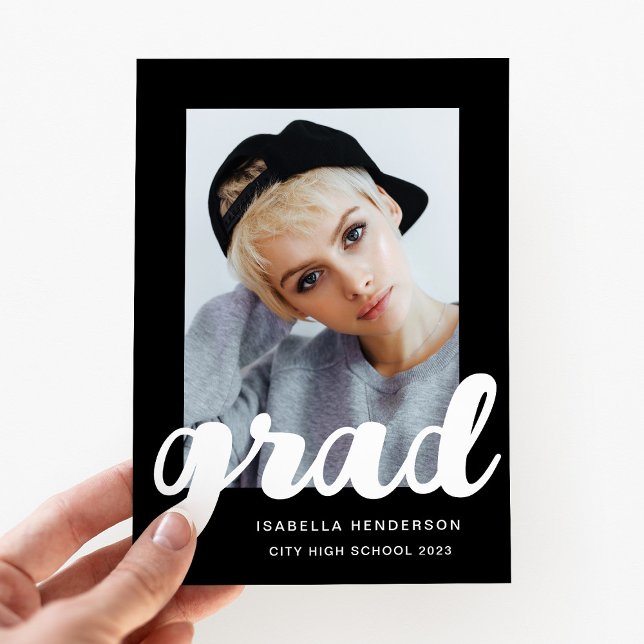 Anúncio Graduação de Script de Foto em Preto e Branco Mode (Modern Black And White Photo Script Graduation Announcement)