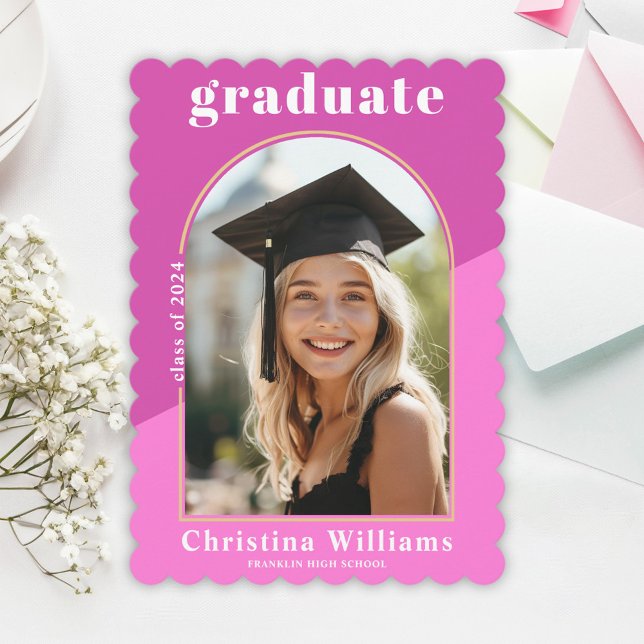 Anúncio Graduação do Segundo grau de Foto por Arch Rosa Qu (Hot Pink Arch Photo Stylish High School Graduation Announcement)