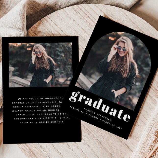 Anúncio Graduação Mínima em Preto e Branco com Arco de 2 F (Criador carregado)