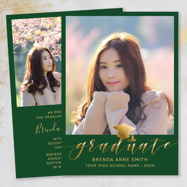 Anúncio Graduação Moderna 2 Foto Dourada Boné de Script Ve (Modern Two Photo Gold Script on Green Graduation Announcement)