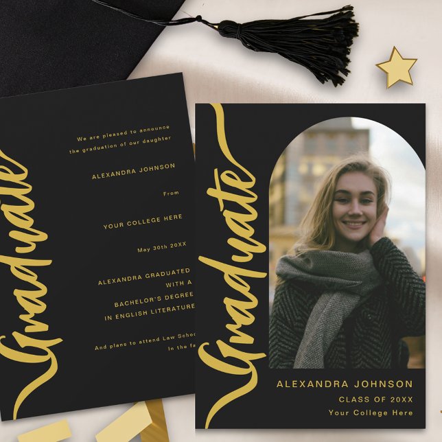 Anúncio Graduação Moderna Arco Foto Script (Modern graduate photo arch gold script stylish black Graduation announcement card)