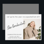 Anúncio Graduação Personalizada de Fotos Mínima Funny Grad<br><div class="desc">Anúncio de Graduação Personalizada de Foto Graduada e Engraçado Minimalista</div>