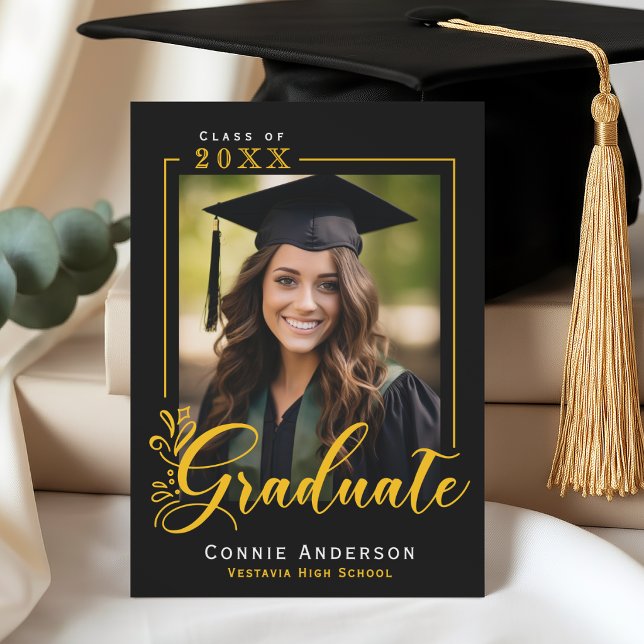 Anúncio Graduate Black Gold Script Photo Graduation (Graduate Trendy Script Photo Graduation Announcement)