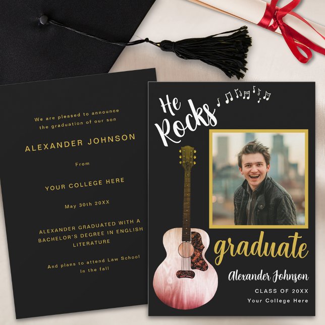 Anúncio Legal Ele Rocha o Formando Foto Moderno Preto Dour (Cool black and gold graduation announcement card with graduate photo and rustic country guitar)