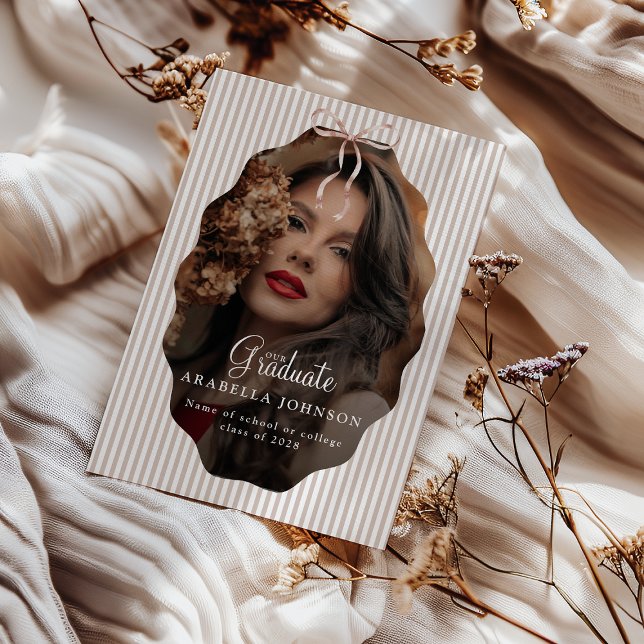 Anúncio Lindo Laço Bege de Listras Finas Foto Graduação (Criador carregado)