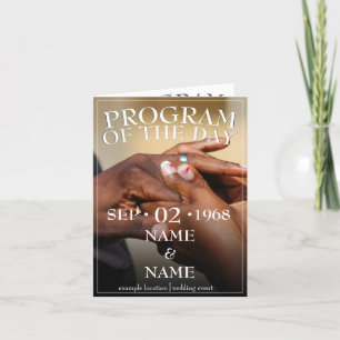 Anúncio Mãos de um casal de noivos com um anel