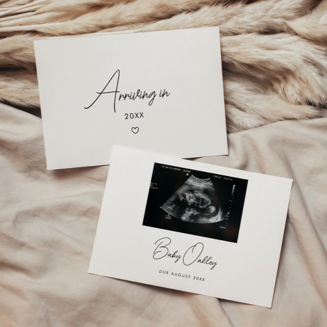 Anúncio Minimalistic Script Baby Arriving Pregnancy Photo (Criador carregado)