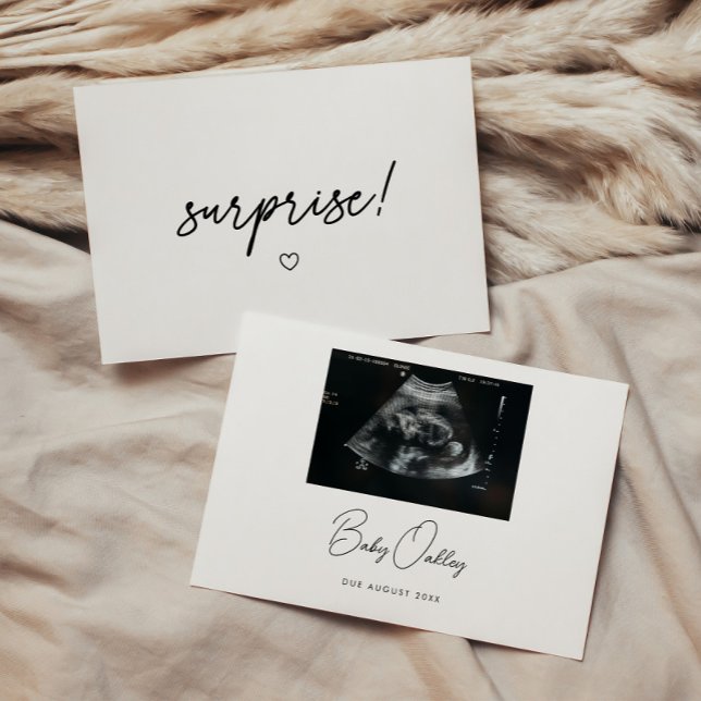 Anúncio Minimalistic "Surprise!" New Baby Pregnancy Photo (Criador carregado)