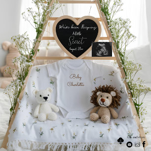 Anúncio mínimo personalizável de gravidez em branc