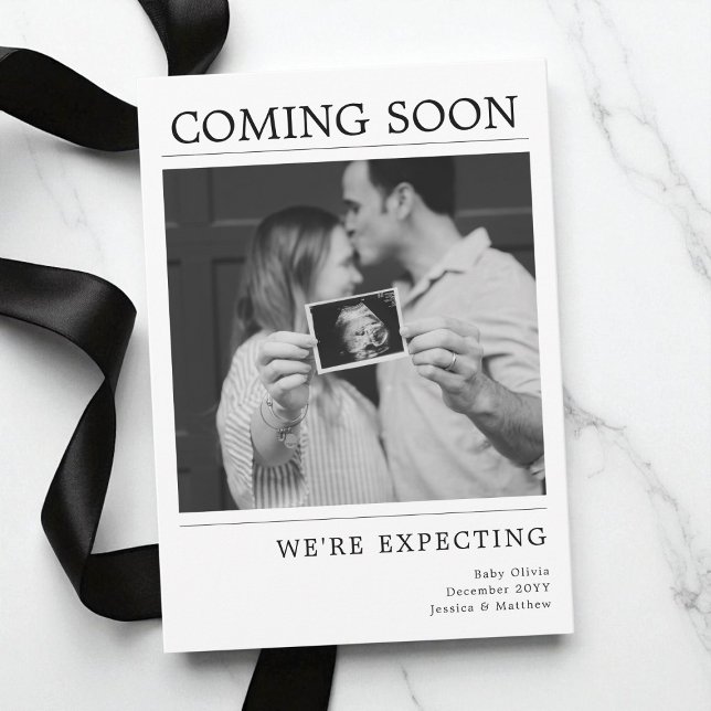 Anúncio Modern Black and White Photo Baby Pregnancy Reveal (Modern Black and White Photo Baby Pregnancy Reveal Announcement)