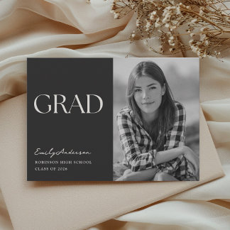 Anúncio Modern Minimalist Graduation Photo Announcement