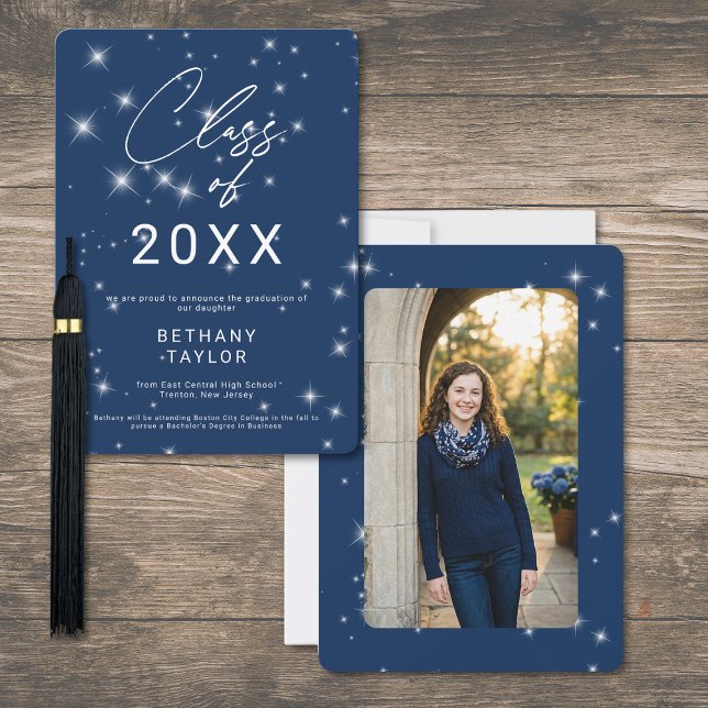 Anúncio Modern Navy Blue & White Sparkle Graduation (Modern Navy Blue & White Sparkle Graduation Announcement)