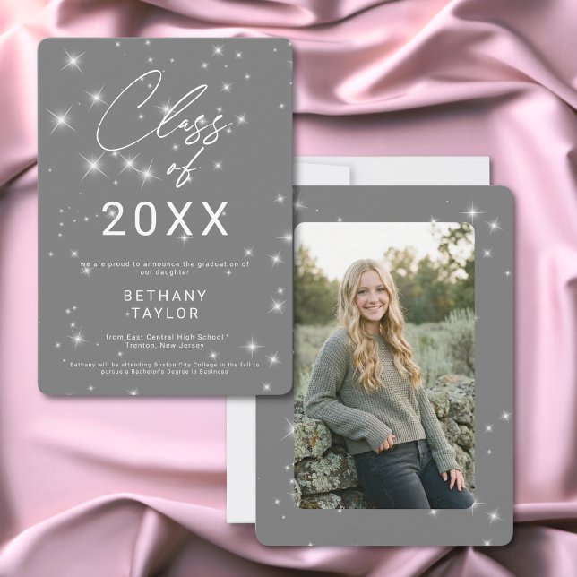 Anúncio Modern Silver Gray & White Sparkle Graduation (Modern Silver Gray & White Sparkle Graduation Announcement)