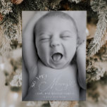 Anúncio Muito Feliz Nascimento de Natal<br><div class="desc">Cartão de nascimento de Natal elegante com tipografia que diz "muito feliz" com coração. Este é um cartão de anúncio de nascimento para as férias! Adicione suas fotos,  estatísticas de natalidade e uma mensagem! A foto vertical funciona melhor na frente.</div>