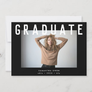 Anúncio  na moda, foto de formando inteligente de música 