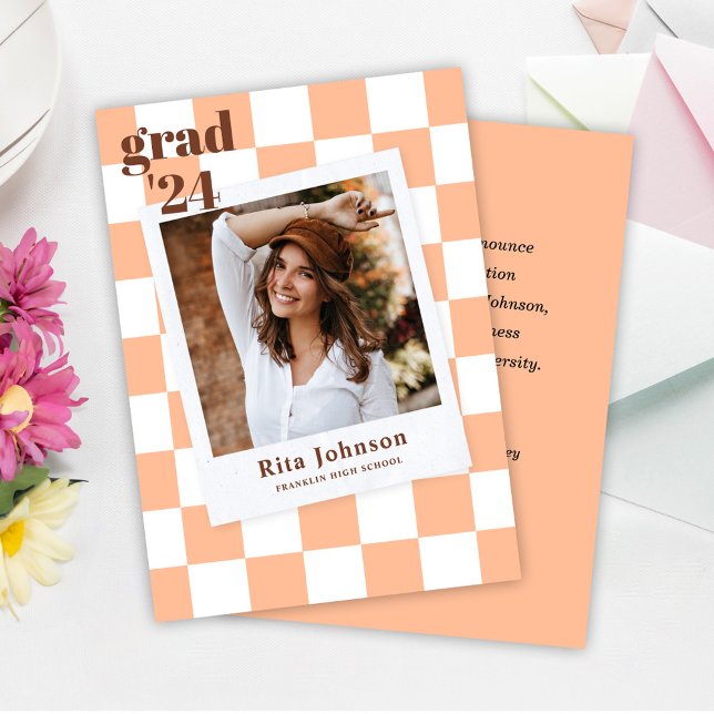 Anúncio Na moda Modern Checkered Photo Graduation (Stylish Modern Checkered Photo Graduation Announcement)