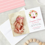 Anúncio Nascimento de Bebê Monograma Floral Cor-de-Rosa<br><div class="desc">Este cartão de nascimento de foto de na moda apresenta a sua doce menina com uma foto de recém-nascido adjacente a uma coroa de aquarela floral com um monograma personalizado inicialmente moldado por uma coroa de verde com cor rosa pastel, pincel, dália de pêssego e flores de rosa. O texto...</div>