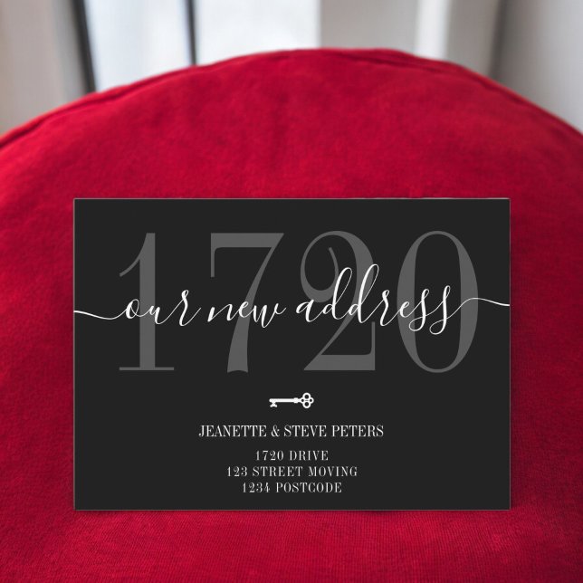 Anúncio Novo número de Endereço branco script legal preto  (New Address number white black cool script moving Announcement)