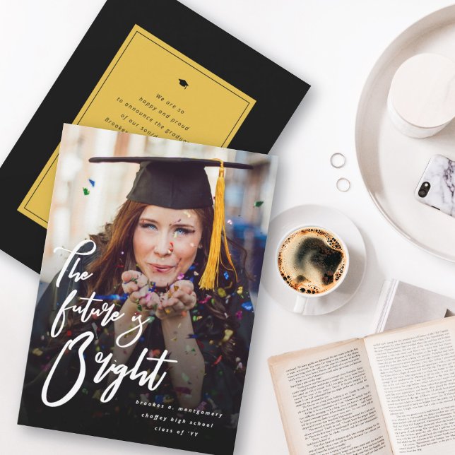 Anúncio O Futuro É Brilhante Negrito Script Foto de Format (The Future Is Bright Bold Script Graduation Photo Announcement | fatfatin @ zazzle.com/color_therapy)