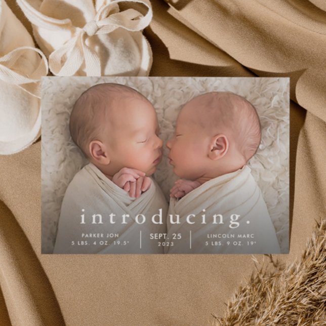 Anúncio Parto de Foto Mínimo Simples (Simple typography twins baby birth announcement.)