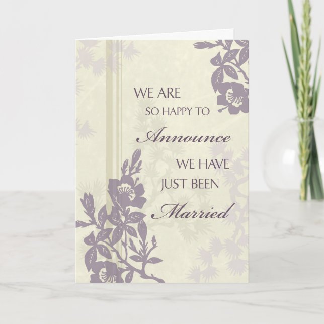 Anúncio Purple Floral Just Married Announcement Card (Frente)